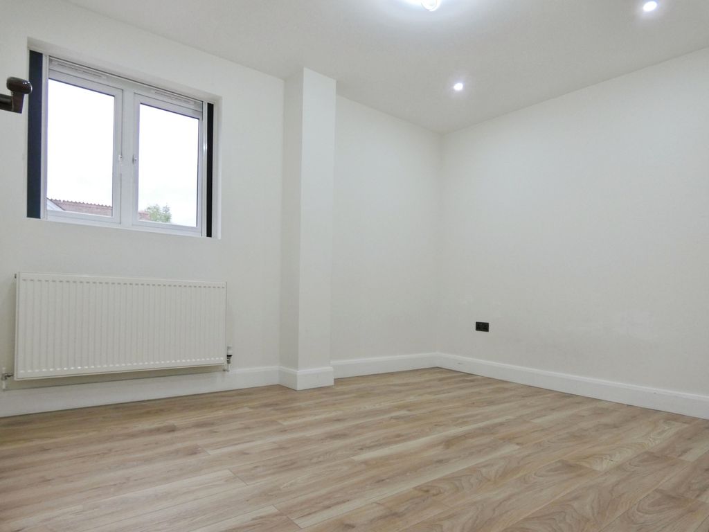 Property photo 2 of 6 Bedroom 1
