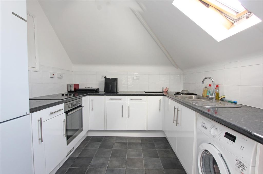 Property photo 3 of 7 Kitchen