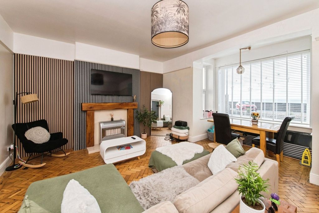 Property photo 3 of 23 Pbox-Img.Jpg