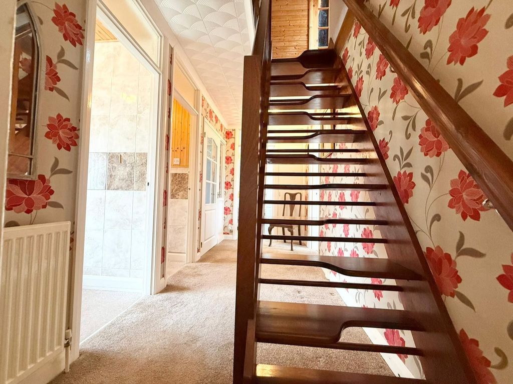 Property photo 3 of 36