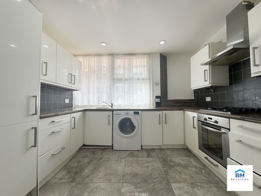 Property photo 2 of 5 Kitchen
