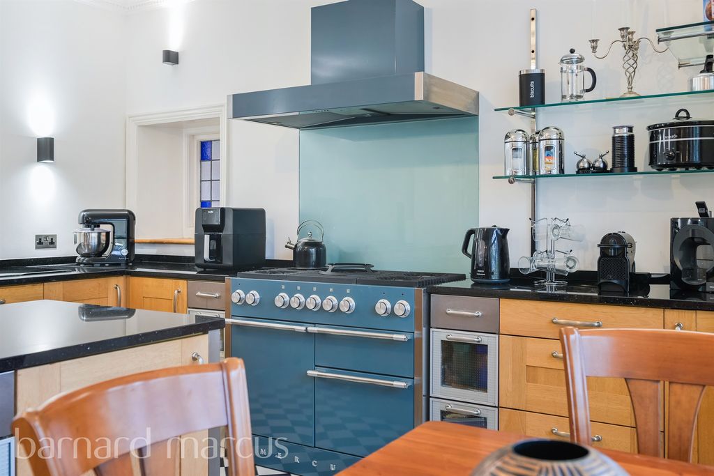 Property photo 2 of 28