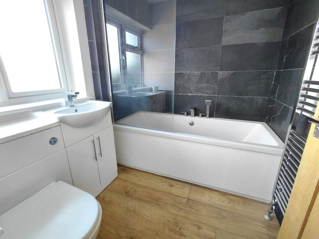 Property photo 3 of 12 Picture 3