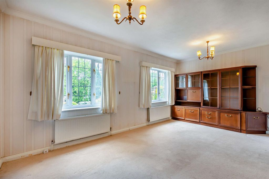 Property photo 2 of 17 Sitting Room