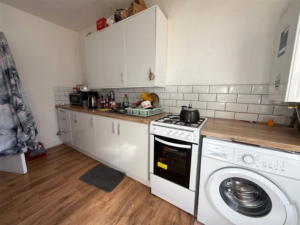 Property photo 2 of 5 Kitchen