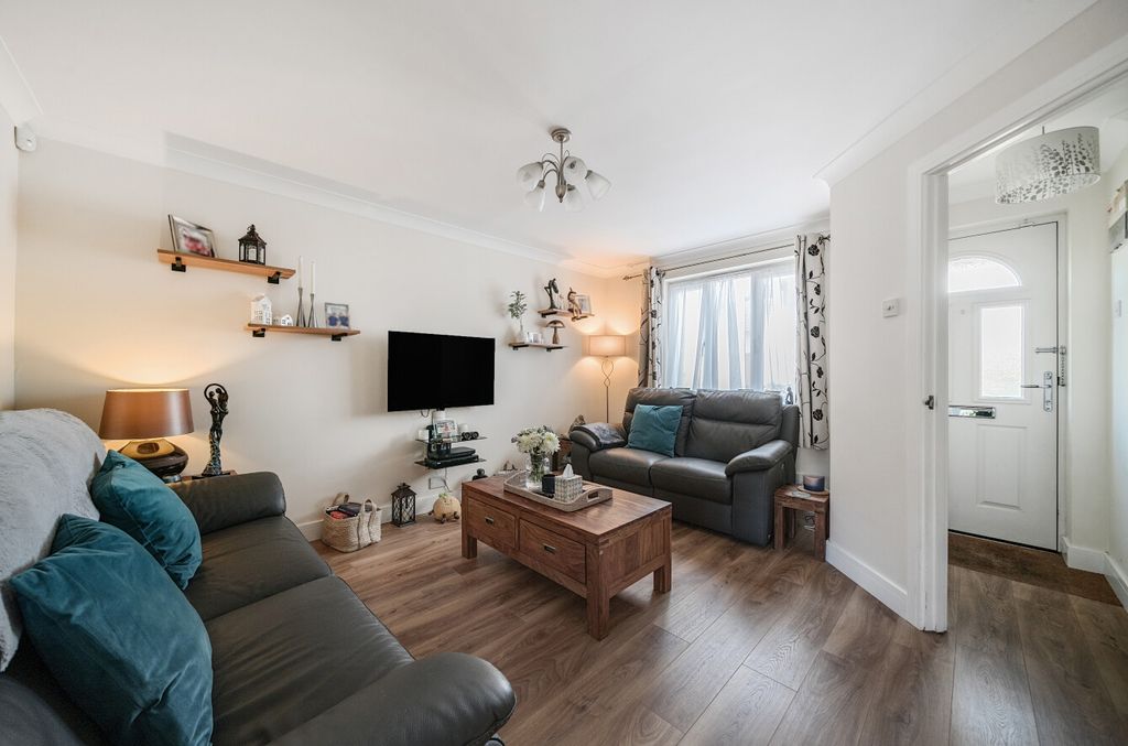 Property photo 2 of 14 1328299-11-687E01...