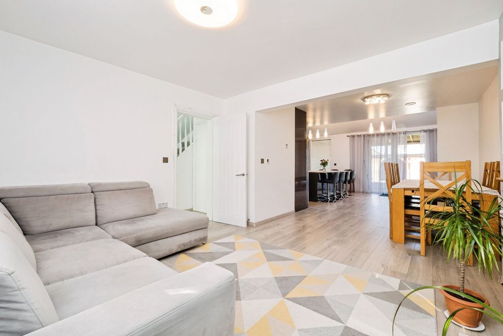 Property photo 3 of 25 Lounge Area