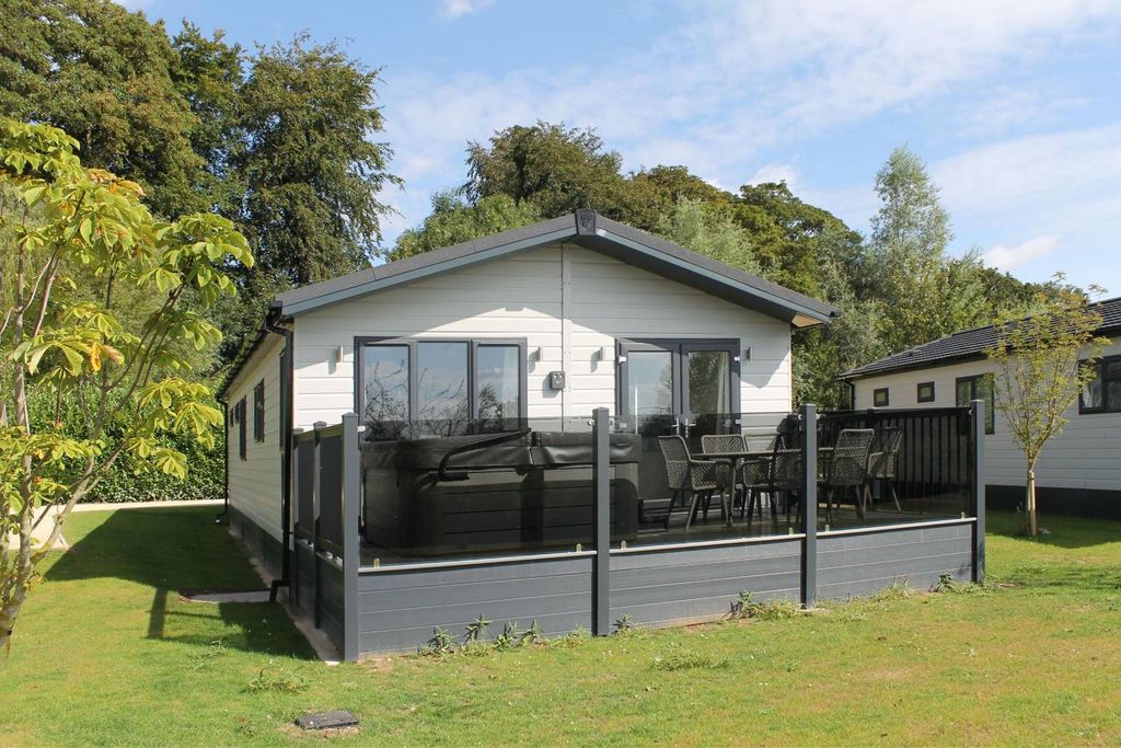 Property photo 2 of 8