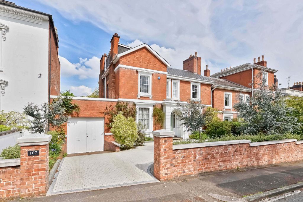 Property photo 1 of 31