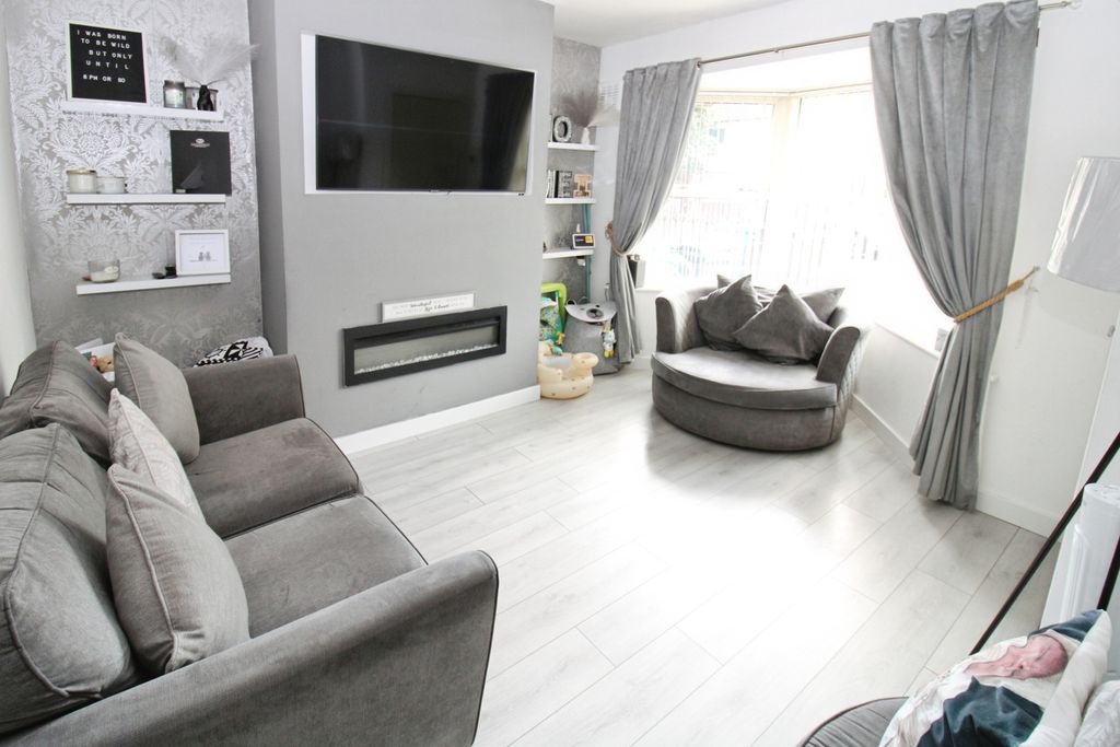 Property photo 2 of 11 Lounge