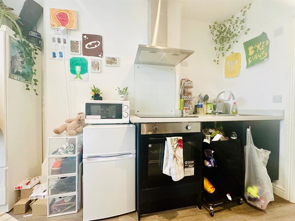 Property photo 3 of 7 Kitchen Area