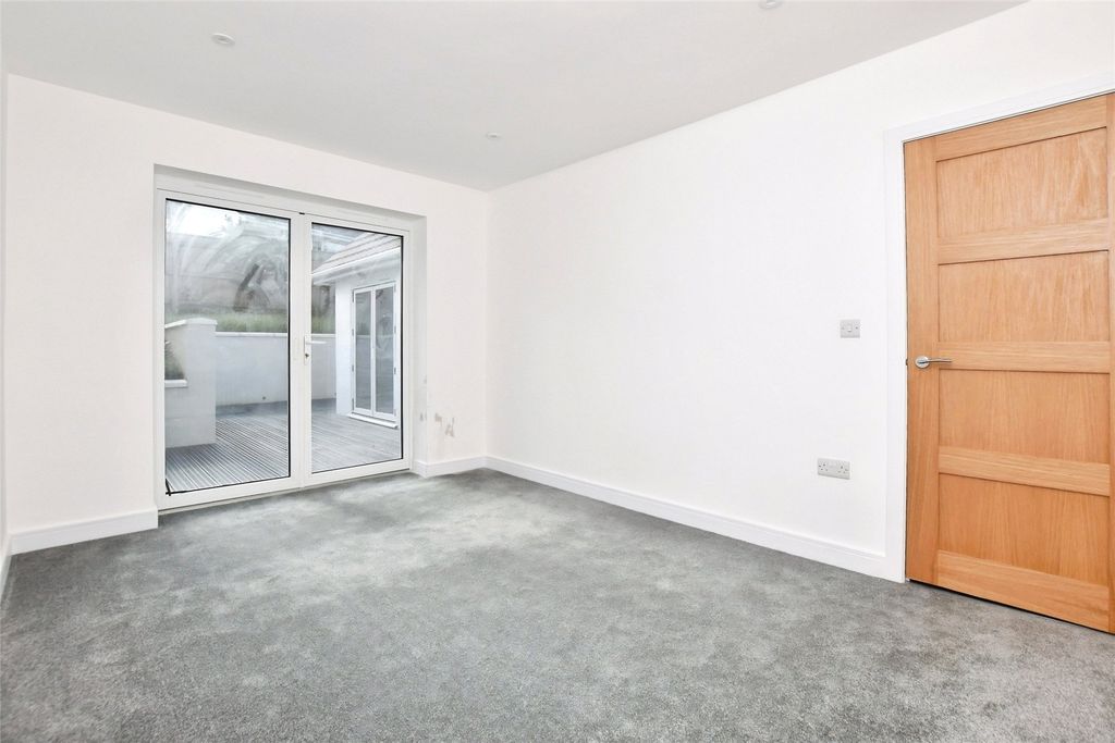 Property photo 3 of 13 Sitting Room