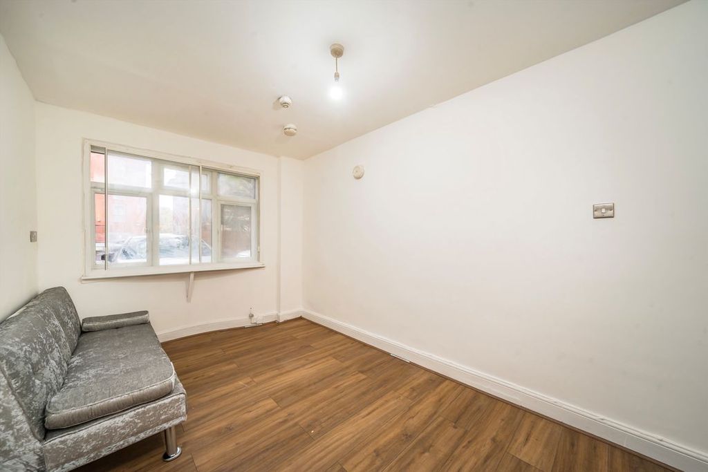 Property photo 1 of 3