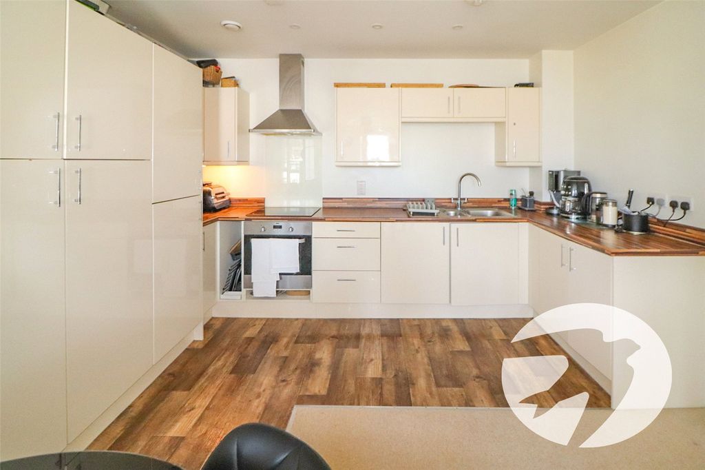 2 bed flat for saleDell View Road, Erith DA8 photo 4