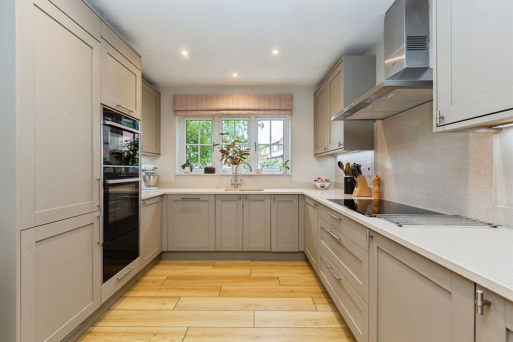 Property photo 2 of 23