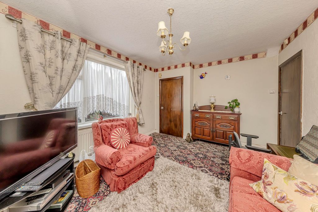 Property photo 3 of 18