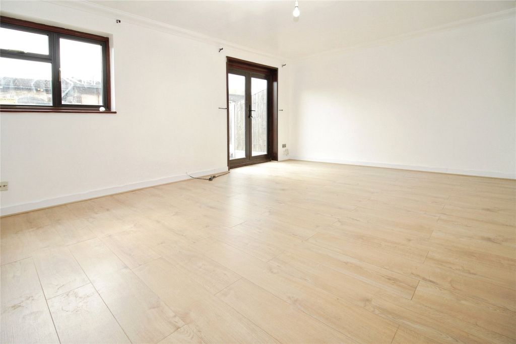 Property photo 3 of 14 Picture No. 11