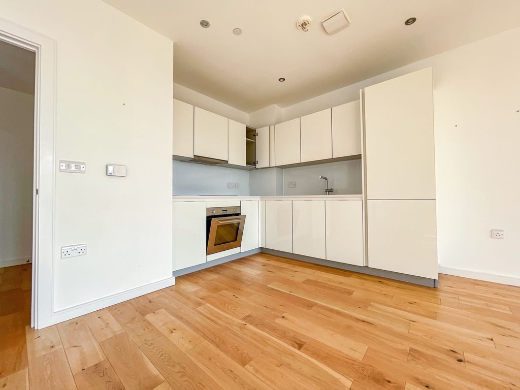 Property photo 3 of 8 Photo 4