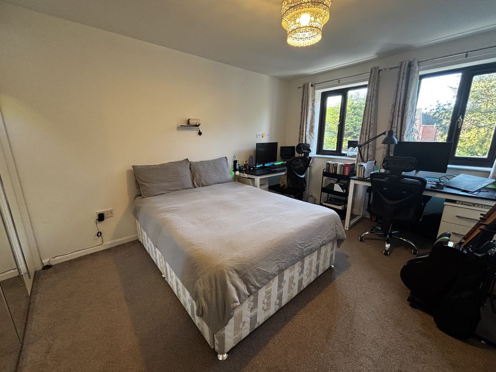 Property photo 3 of 6 Bedroom 1