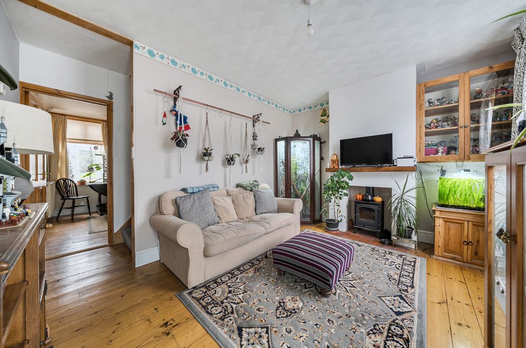 Property photo 2 of 13 1372054-5-69023Fc...