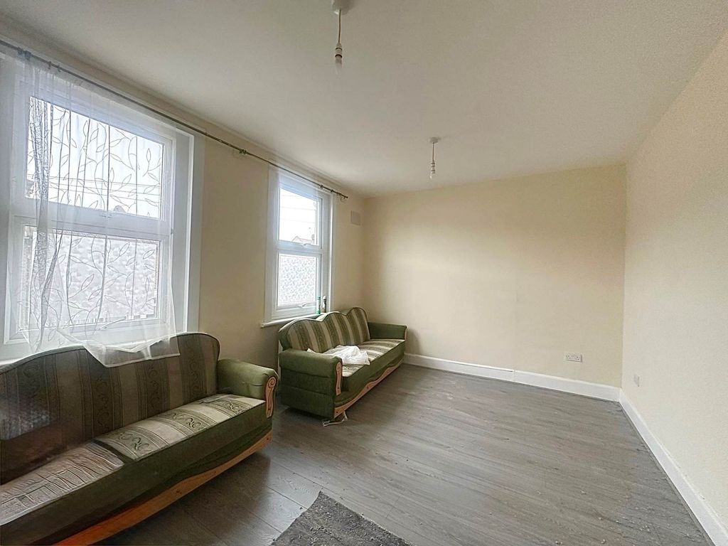 Property photo 3 of 5