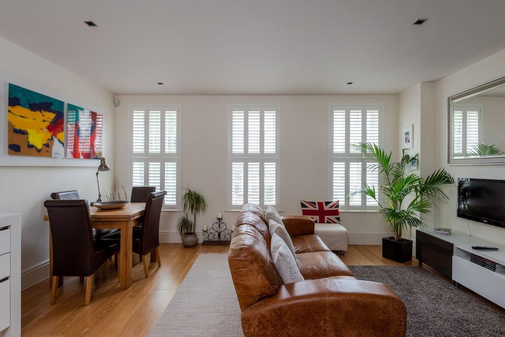 Property photo 1 of 19 Living Room