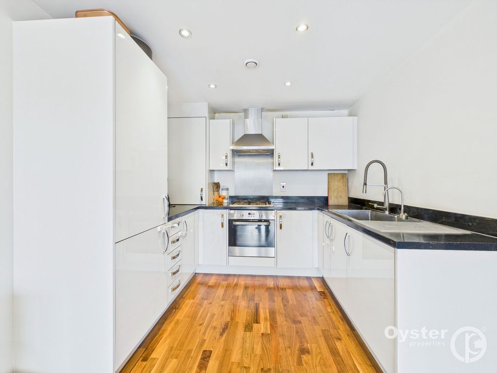 Property photo 3 of 11 Kitchen