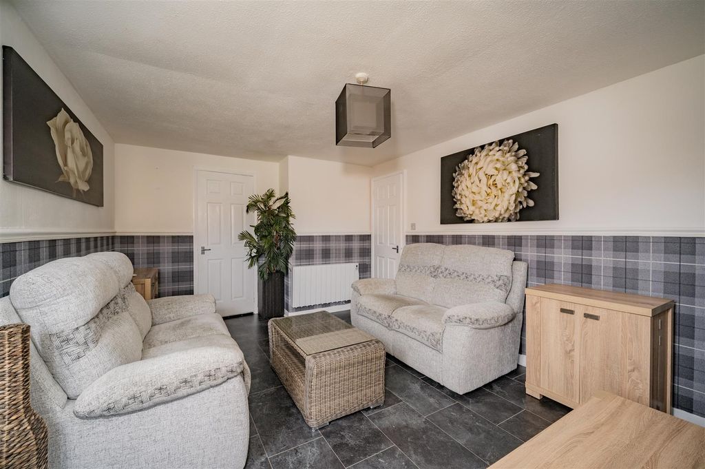 Property photo 3 of 10 68 Dundonald Court Dundee-7.Jpg