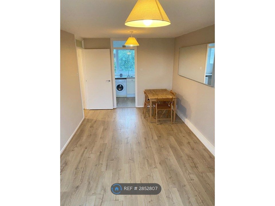 Property photo 2 of 25 Lounge Back