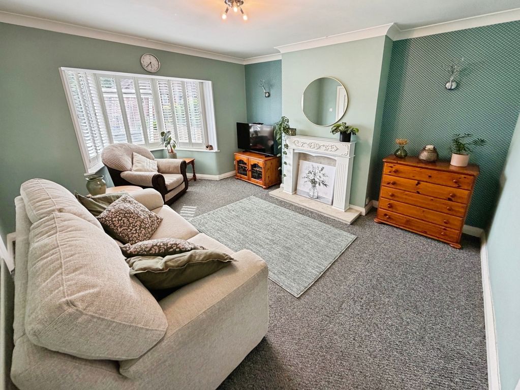Property photo 3 of 16 Lounge