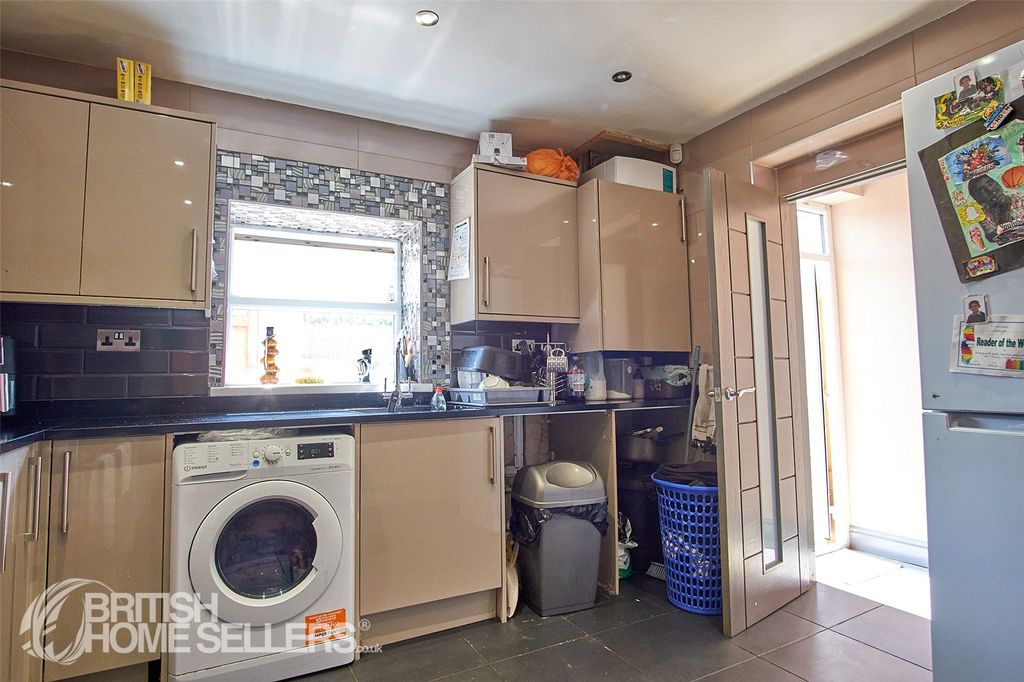 Property photo 3 of 23 Picture No. 18