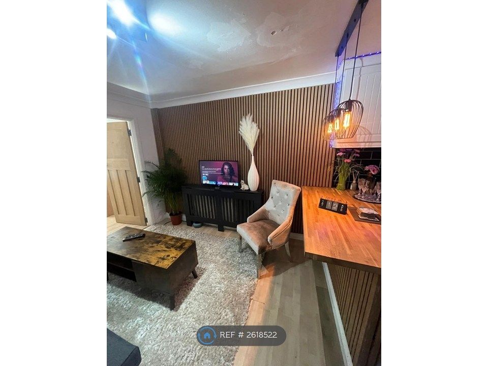 Property photo 1 of 6 Living Space