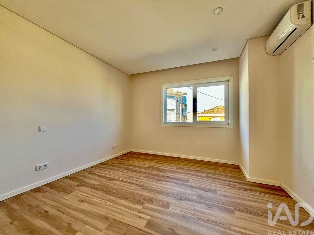 Property photo 3 of 34