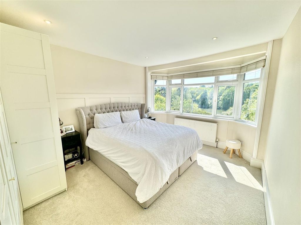 Property photo 2 of 25