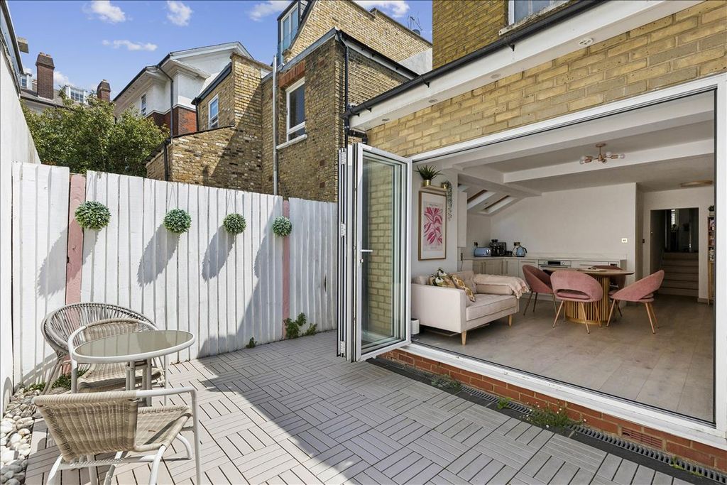 Property photo 2 of 18