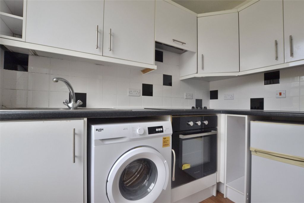 Property photo 1 of 6 Kitchen