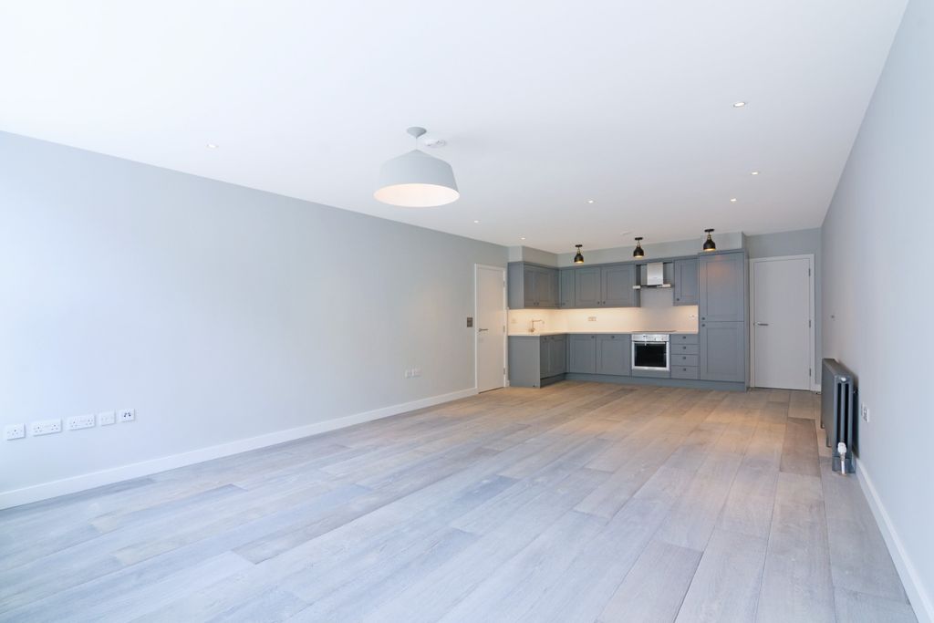Property photo 1 of 9 976281