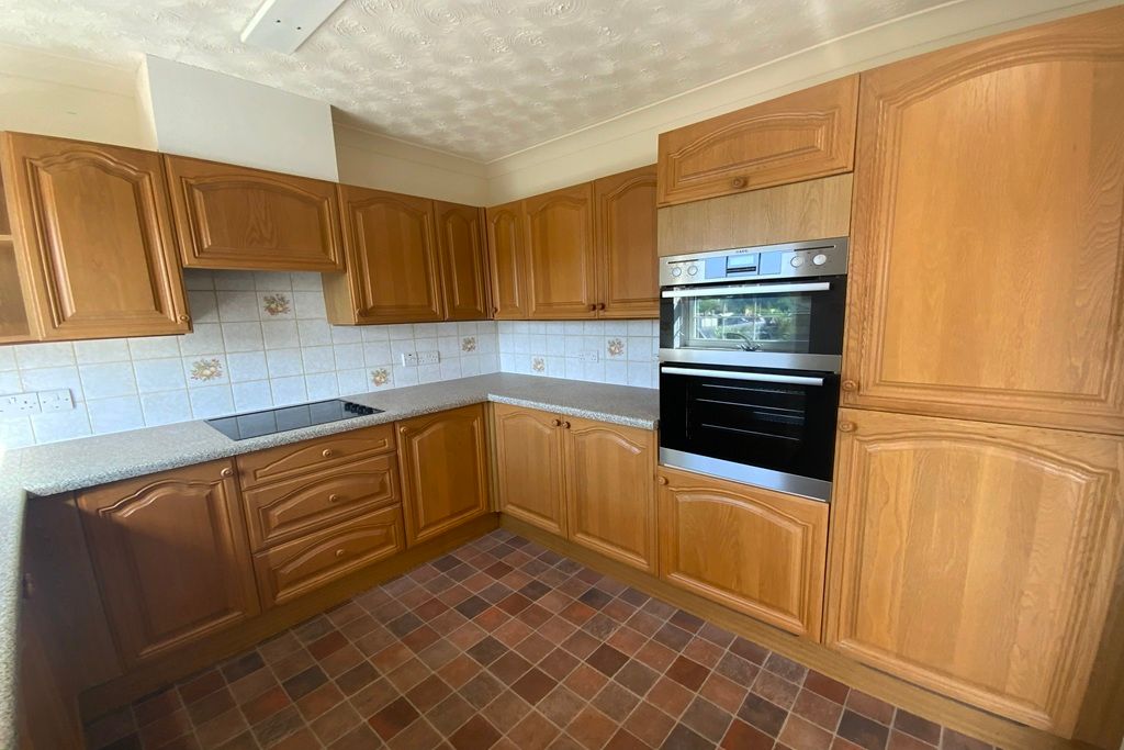 Property photo 3 of 16 Kitchen