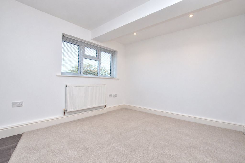 Property photo 3 of 5 Picture No. 04