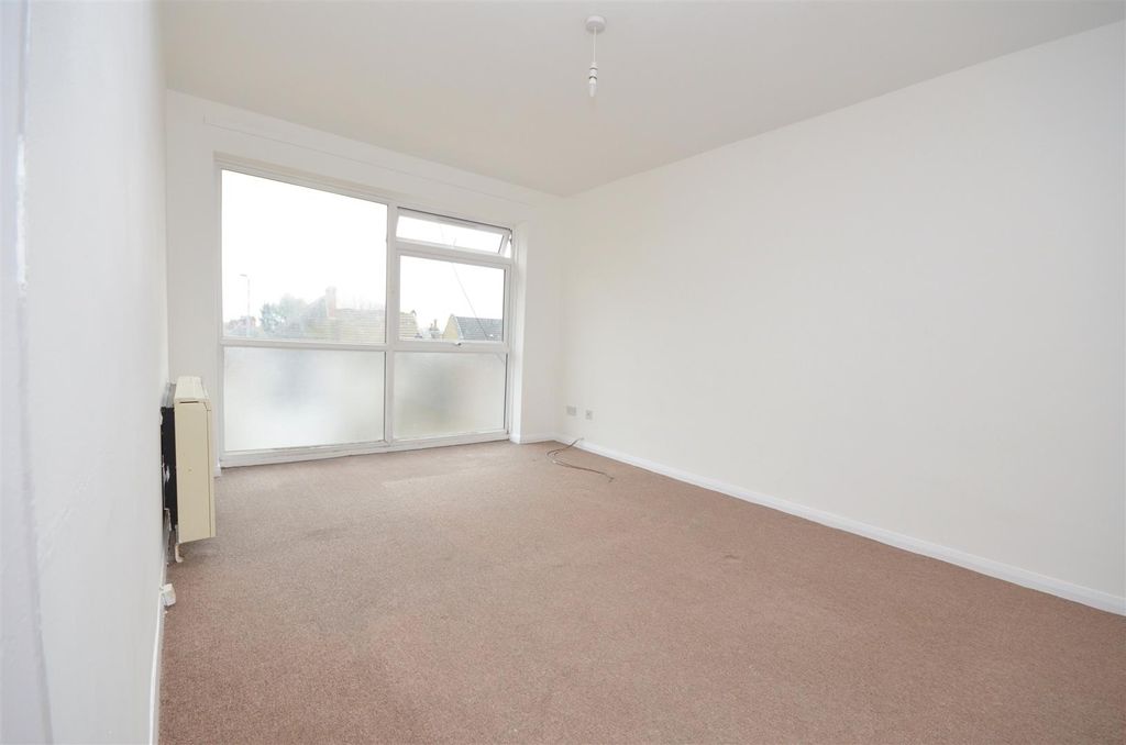 Property photo 3 of 5 Lounge