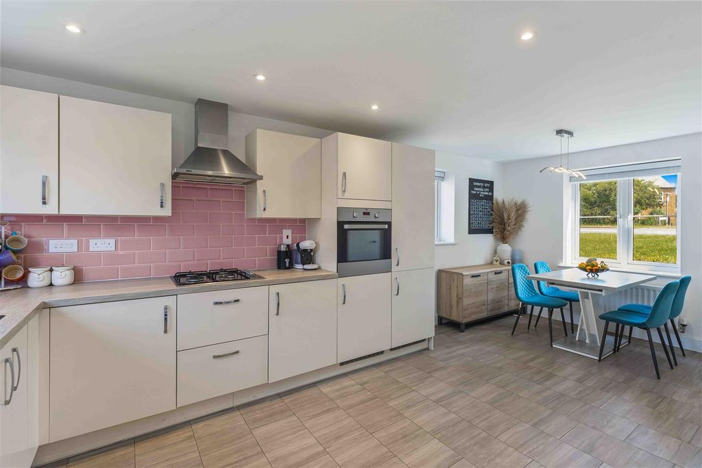 Property photo 2 of 21 14 Greville Road, Banbury-9.Jpg