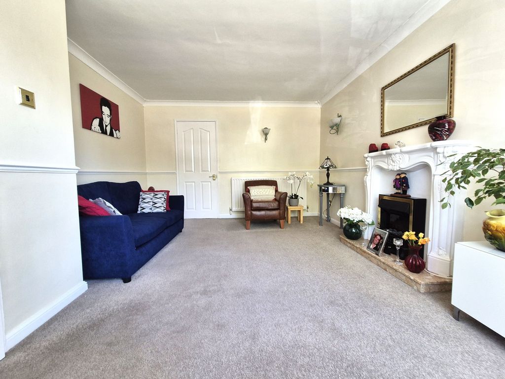 Property photo 2 of 15 Lounge