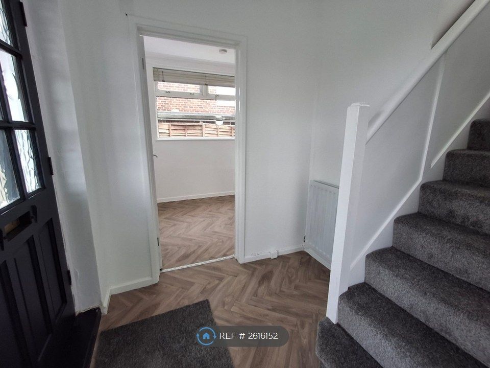 Property photo 3 of 16 Hallway
