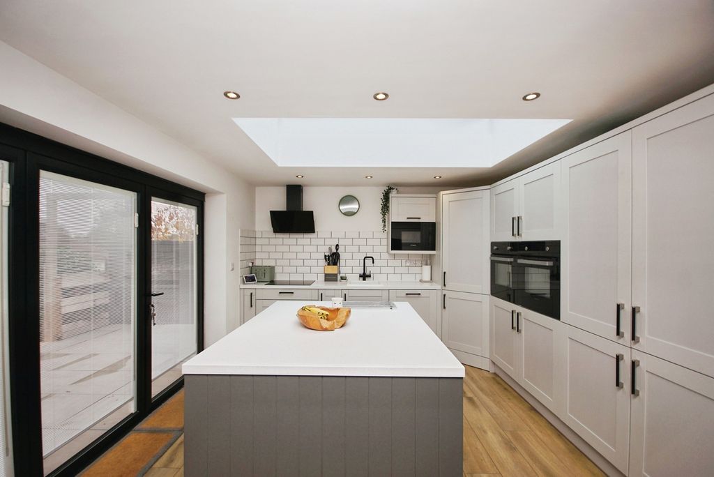 Property photo 2 of 28 Photo