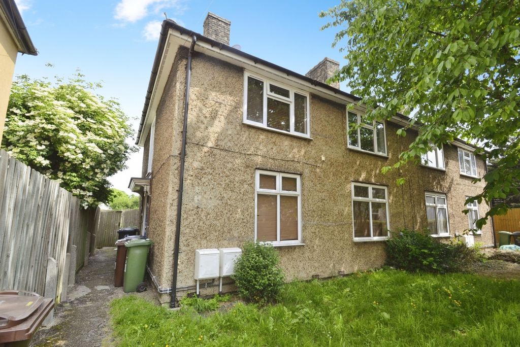 Property photo 1 of 10 **Chain Free** One Bedroom Ground Floor Garden Flat