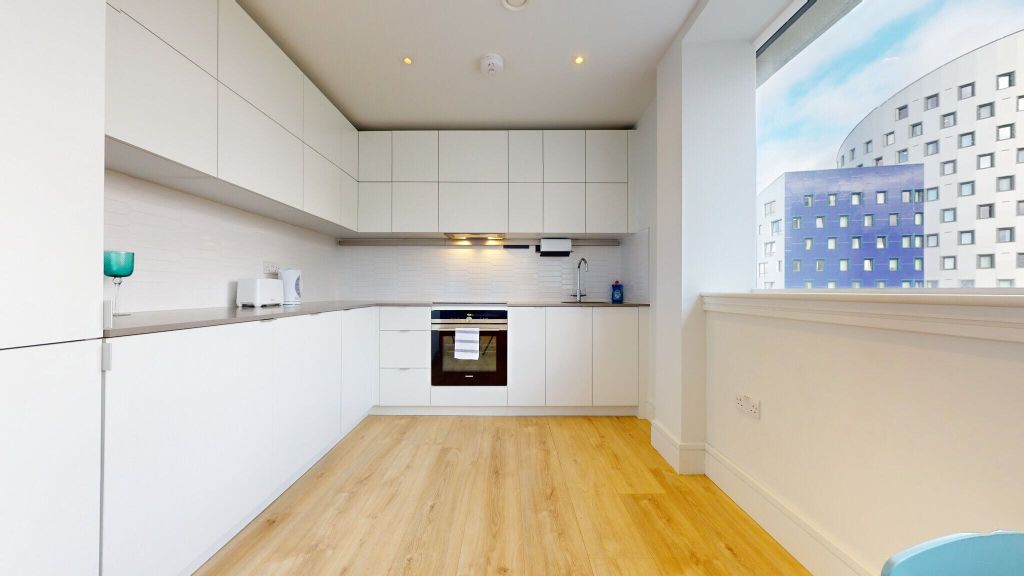 Property photo 2 of 25 Kitchen