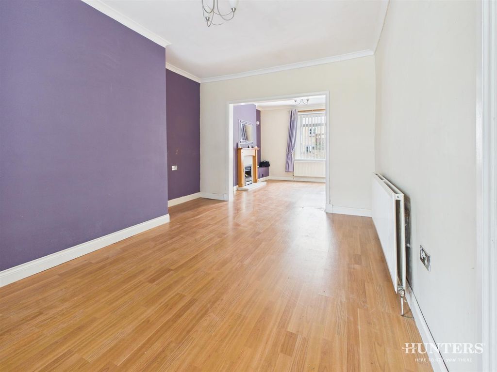 Property photo 3 of 17 Cam05287G0-Pr0226-Still008.Jpg