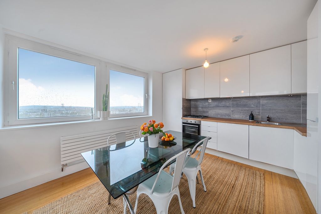 Property photo 3 of 18 9-6Adf34E18E9Eb-1...