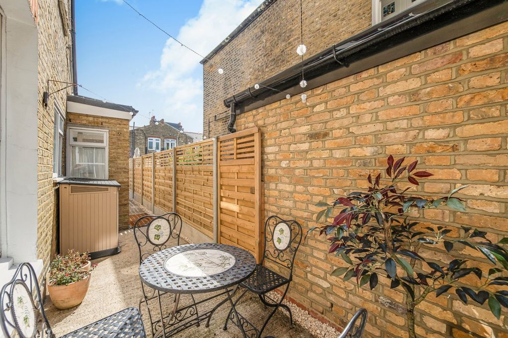 Property photo 2 of 22