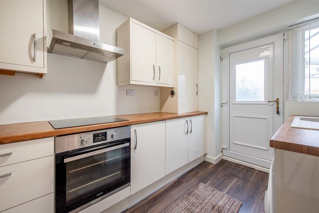 Property photo 3 of 19 Kitchen